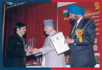 dr-shriyans-jain-getting-award